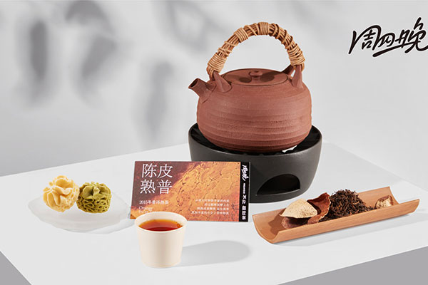 周四晚奶茶加盟，打造最时尚的饮品店！